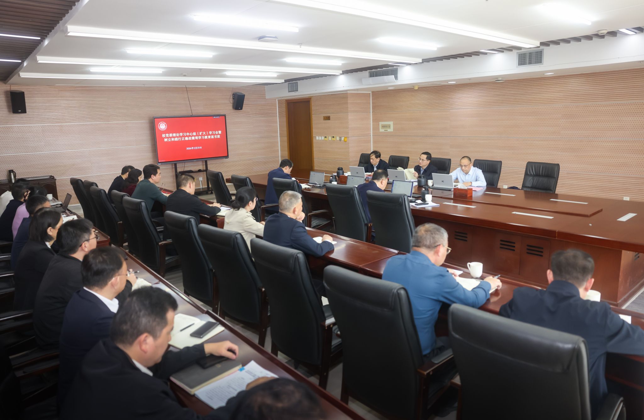 校党委举行树立和践行正确政绩观学习教育专题读书班.jpg 校党委举行树立和践行正确政绩观学习教育专题读书班.jpg